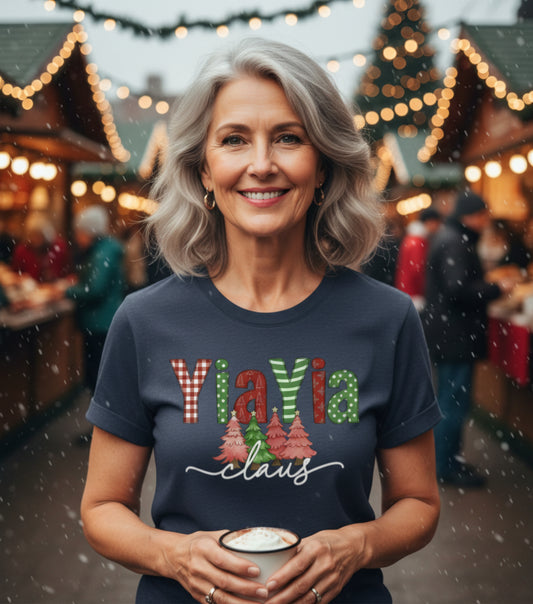 Grandma 'YiaYia' Christmas T-Shirt – Festive Plaid & Tree Holiday Tee